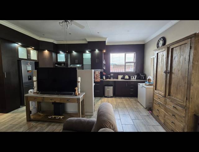 4 BEDROOM FREEHOLD FOR SALE IN VERWOERDPARK